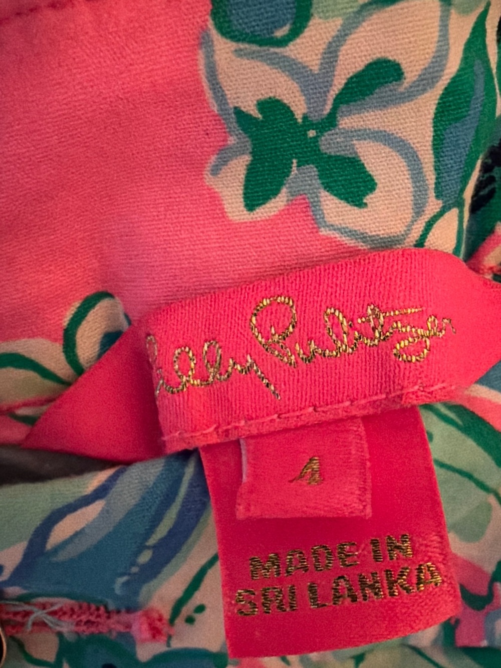 Bright, colorful Lilly Pulitzer floral shorts in women’s size 4 🌺 - Picture 3 of 4